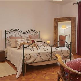 2 bedroom villa with pool, Castellammare del Golfo, sleeps 4